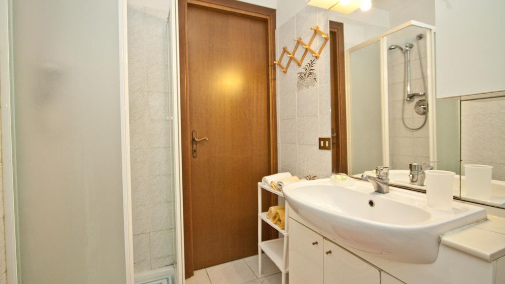 Rental In Rome Celeste Apartment Номер фото